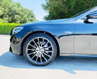Vooraanzicht van een huurauto Mercedes-Benz E350 in Dubai, Verenigde Arabische Emiraten ✓ Auto #13619. ✓ Transmissie Automatisch TM ✓ 0 beoordelingen.