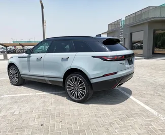 Autohuur Land Rover Range Rover Velar 2022 in in de VAE, met Benzine brandstof en 300 pk ➤ Vanaf 600 AED per dag.