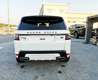 Land Rover Range Rover Sport 2021 beschikbaar voor verhuur in Dubai, met een kilometerlimiet van onbeperkt.