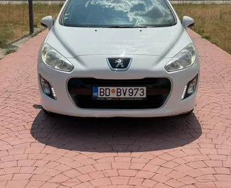 Vooraanzicht van een huurauto Peugeot 308 in Budva, Montenegro ✓ Auto #13730. ✓ Transmissie Handmatig TM ✓ 0 beoordelingen.