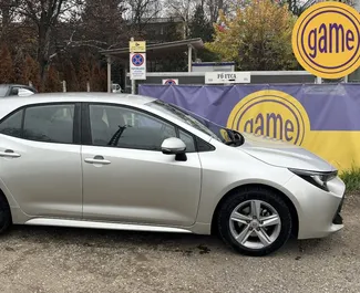 Vooraanzicht van een huurauto Toyota Corolla Touring Sports in Boedapest, Hongarije ✓ Auto #4750. ✓ Transmissie Automatisch TM ✓ 1 beoordelingen.