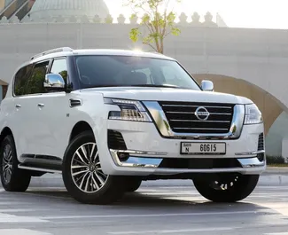 Vooraanzicht van een huurauto Nissan Patrol in Dubai, Verenigde Arabische Emiraten ✓ Auto #13623. ✓ Transmissie Automatisch TM ✓ 0 beoordelingen.