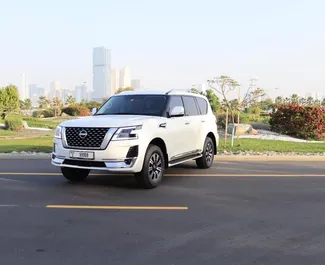Benzine motor van 5,0L van Nissan Patrol 2023 te huur in Dubai.