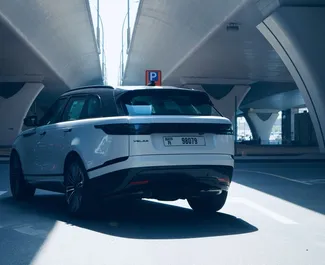 Land Rover Range Rover Velar 2025 beschikbaar voor verhuur in Dubai, met een kilometerlimiet van onbeperkt.