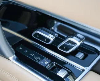 Verhuur Land Rover Range Rover. Premium, Luxe, SUV Auto te huur in de VAE ✓ Borg van Borg van 2500 AED ✓ Verzekeringsmogelijkheden TPL.