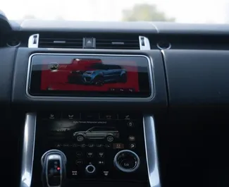 Autohuur Land Rover Range Rover Sport SVR 2021 in in de VAE, met Benzine brandstof en 575 pk ➤ Vanaf 1200 AED per dag.
