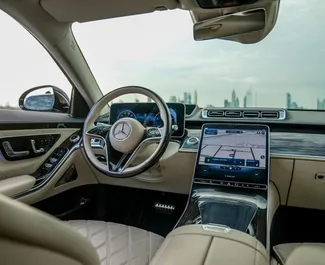 Verhuur Mercedes-Benz S580 e. Premium, Luxe Auto te huur in de VAE ✓ Borg van Borg van 2500 AED ✓ Verzekeringsmogelijkheden TPL.