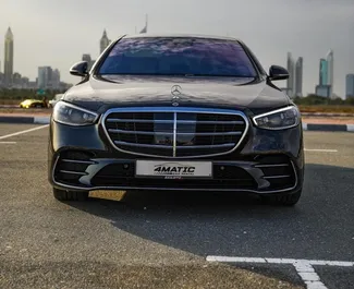 Vooraanzicht van een huurauto Mercedes-Benz S580 e in Dubai, Verenigde Arabische Emiraten ✓ Auto #13616. ✓ Transmissie Automatisch TM ✓ 0 beoordelingen.
