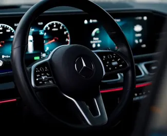 Benzine motor van 3,0L van Mercedes-Benz GLS-Class 2021 te huur in Dubai.