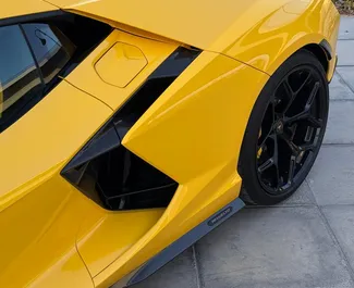 Lamborghini Aventador 2024 met Aandrijving op alle wielen systeem, beschikbaar in Dubai.