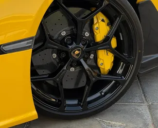 Interieur van Lamborghini Aventador te huur in de VAE. Een geweldige auto met 2 zitplaatsen en een Automatisch transmissie.