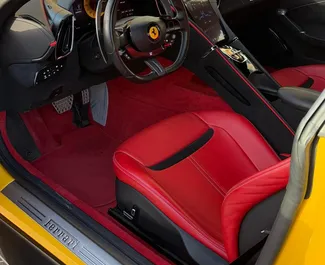 Verhuur Ferrari Roma. Luxe Auto te huur in de VAE ✓ Borg van Borg van 2500 AED ✓ Verzekeringsmogelijkheden TPL.