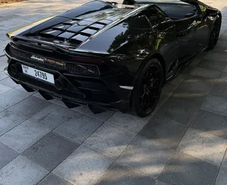 Interieur van Lamborghini Huracan te huur in de VAE. Een geweldige auto met 2 zitplaatsen en een Automatisch transmissie.