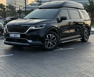 Autohuur Kia Carnival 2022 in in de VAE, met Benzine brandstof en 272 pk ➤ Vanaf 250 AED per dag.
