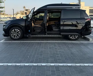 Kia Carnival 2022 met Vooraandrijving systeem, beschikbaar in Dubai.