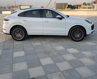 Autohuur Porsche Cayenne 2019 in in de VAE, met Benzine brandstof en 340 pk ➤ Vanaf 800 AED per dag.
