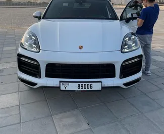 Verhuur Porsche Cayenne. Premium, Luxe, SUV Auto te huur in de VAE ✓ Borg van Borg van 2500 AED ✓ Verzekeringsmogelijkheden TPL.