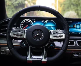Mercedes-Benz GLE-Class 2021 beschikbaar voor verhuur in Dubai, met een kilometerlimiet van onbeperkt.