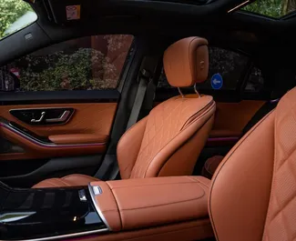 Mercedes-Benz S500 2021 met Aandrijving op alle wielen systeem, beschikbaar in Dubai.