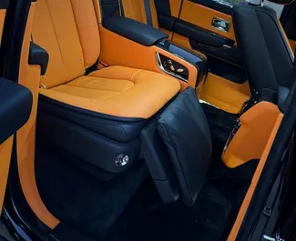 Autohuur Rolls-Royce Cullinan #13579 Automatisch in Dubai, uitgerust met 45,0L motor ➤ Van Mohammad in de VAE.