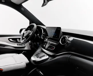 Verhuur Mercedes-Benz V250. Premium, Luxe, Minivan Auto te huur in de VAE ✓ Borg van Borg van 2500 AED ✓ Verzekeringsmogelijkheden TPL.