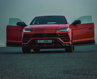 Lamborghini Urus 2022 beschikbaar voor verhuur in Dubai, met een kilometerlimiet van onbeperkt.