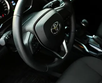 Toyota Corolla Sedan 2025 beschikbaar voor verhuur in Dubai, met een kilometerlimiet van onbeperkt.