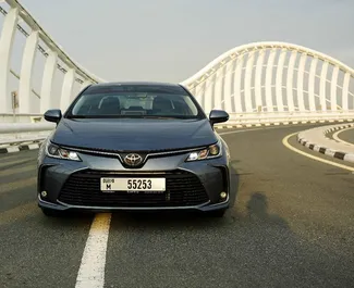 Vooraanzicht van een huurauto Toyota Corolla Sedan in Dubai, Verenigde Arabische Emiraten ✓ Auto #13639. ✓ Transmissie Automatisch TM ✓ 0 beoordelingen.