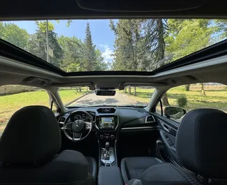 Interieur van Subaru Forester te huur in Georgië. Een geweldige auto met 5 zitplaatsen en een Automatisch transmissie.