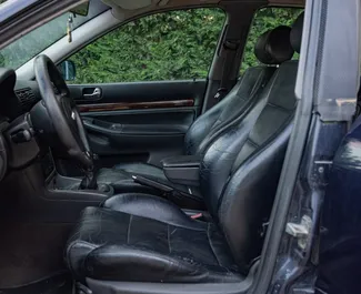 Audi A4 2001 beschikbaar voor verhuur in Durrës, met een kilometerlimiet van onbeperkt.