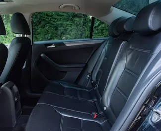 Diesel motor van 2,0L van Volkswagen Jetta 2015 te huur in Durrës.