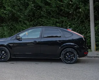 Verhuur Ford Focus. Comfort Auto te huur in Albanië ✓ Borg van Zonder Borg ✓ Verzekeringsmogelijkheden TPL.