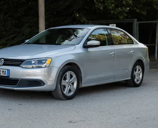 Autohuur Volkswagen Jetta 2015 in in Albanië, met Diesel brandstof en 120 pk ➤ Vanaf 15 EUR per dag.