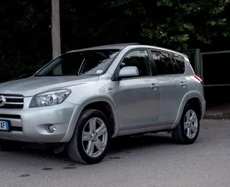 Vooraanzicht van een huurauto Toyota Rav4 in Durrës, Albanië ✓ Auto #10094. ✓ Transmissie Handmatig TM ✓ 2 beoordelingen.