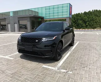 Vooraanzicht van een huurauto Land Rover Range Rover Velar in Dubai, Verenigde Arabische Emiraten ✓ Auto #13633. ✓ Transmissie Automatisch TM ✓ 0 beoordelingen.