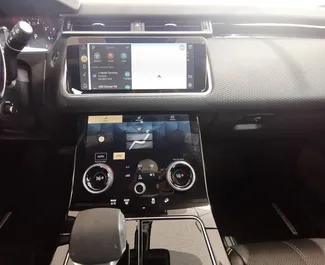 Land Rover Range Rover Velar 2023 met Aandrijving op alle wielen systeem, beschikbaar in Dubai.