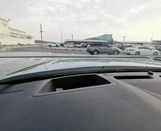Land Rover Range Rover Velar 2022 met Aandrijving op alle wielen systeem, beschikbaar in Dubai.