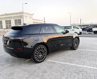 Autohuur Land Rover Range Rover Velar 2024 in in de VAE, met Benzine brandstof en 250 pk ➤ Vanaf 600 AED per dag.