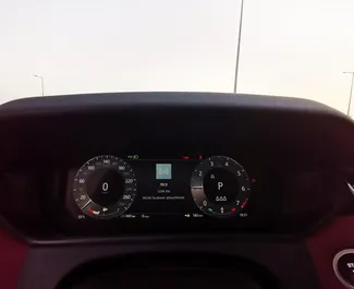 Benzine motor van 2,0L van Land Rover Range Rover Velar 2024 te huur in Dubai.
