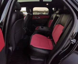 Land Rover Range Rover Velar 2024 met Aandrijving op alle wielen systeem, beschikbaar in Dubai.