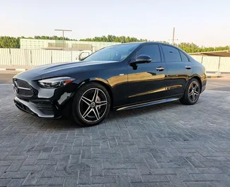 Vooraanzicht van een huurauto Mercedes-Benz C300 Cabrio in Dubai, Verenigde Arabische Emiraten ✓ Auto #13614. ✓ Transmissie Automatisch TM ✓ 0 beoordelingen.
