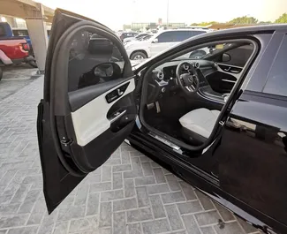 Autohuur Mercedes-Benz C300 Cabrio 2023 in in de VAE, met Benzine brandstof en 255 pk ➤ Vanaf 400 AED per dag.