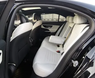 Benzine motor van 4,0L van Mercedes-Benz C300 Cabrio 2023 te huur in Dubai.