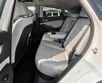 Verhuur Hyundai Kona. Comfort, Crossover Auto te huur in de VAE ✓ Borg van Borg van 2500 AED ✓ Verzekeringsmogelijkheden TPL.