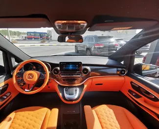Mercedes-Benz Viano 2023 met Aandrijving achteraan systeem, beschikbaar in Dubai.