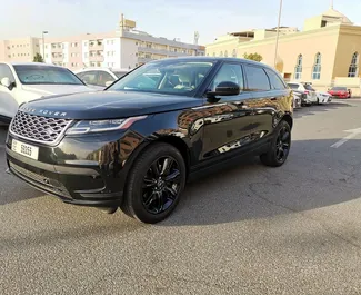 Autohuur Land Rover Range Rover Velar 2023 in in de VAE, met Benzine brandstof en 250 pk ➤ Vanaf 500 AED per dag.
