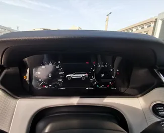 Verhuur Land Rover Range Rover Velar. Comfort, Premium, Crossover Auto te huur in de VAE ✓ Borg van Borg van 2500 AED ✓ Verzekeringsmogelijkheden TPL.