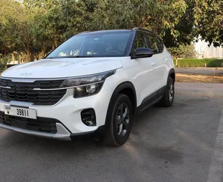 Verhuur Kia Seltos. Economy, Comfort, Crossover Auto te huur in de VAE ✓ Borg van Borg van 2500 AED ✓ Verzekeringsmogelijkheden TPL.