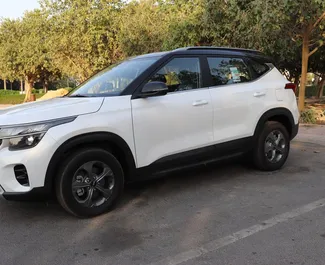 Benzine motor van 2,0L van Kia Seltos 2024 te huur in Dubai.