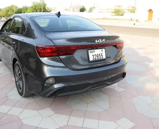 Benzine motor van 2,0L van Kia Forte 2022 te huur in Dubai.